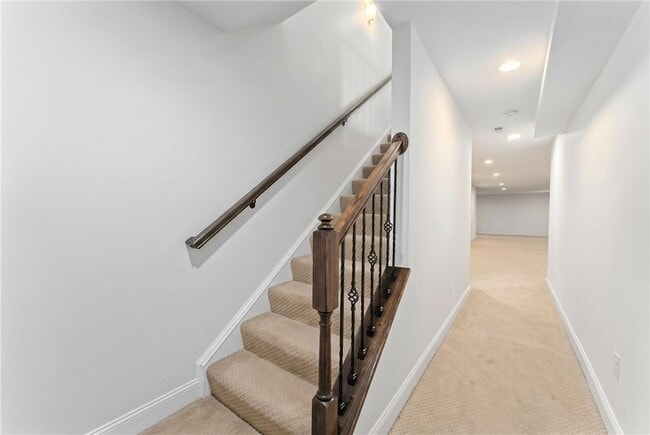 Building Photo - 433 Fairmont Dr