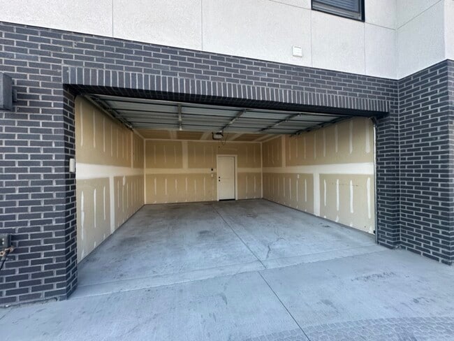Building Photo - 27 N Gateway Dr