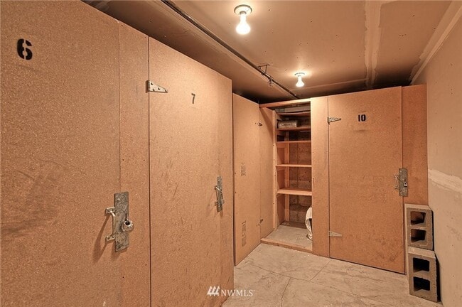 Building Photo - Fremont – Updated 2 Bedroom / 1 Bath Condo...