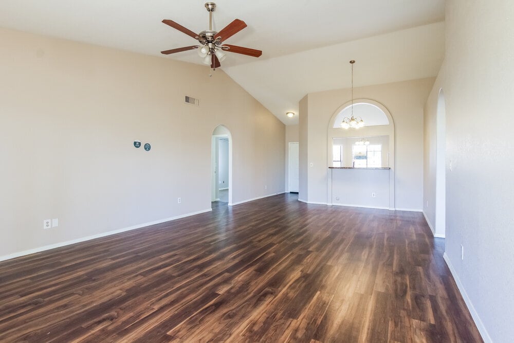 Building Photo - 8727 W Sierra Vista Dr