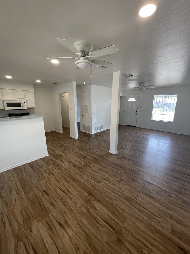 Building Photo - 179 Shadow Valley Dr