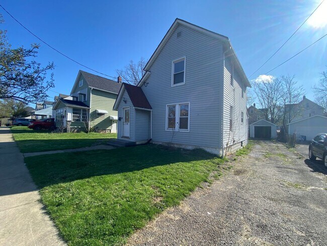 Primary Photo - 2325 20th St SW