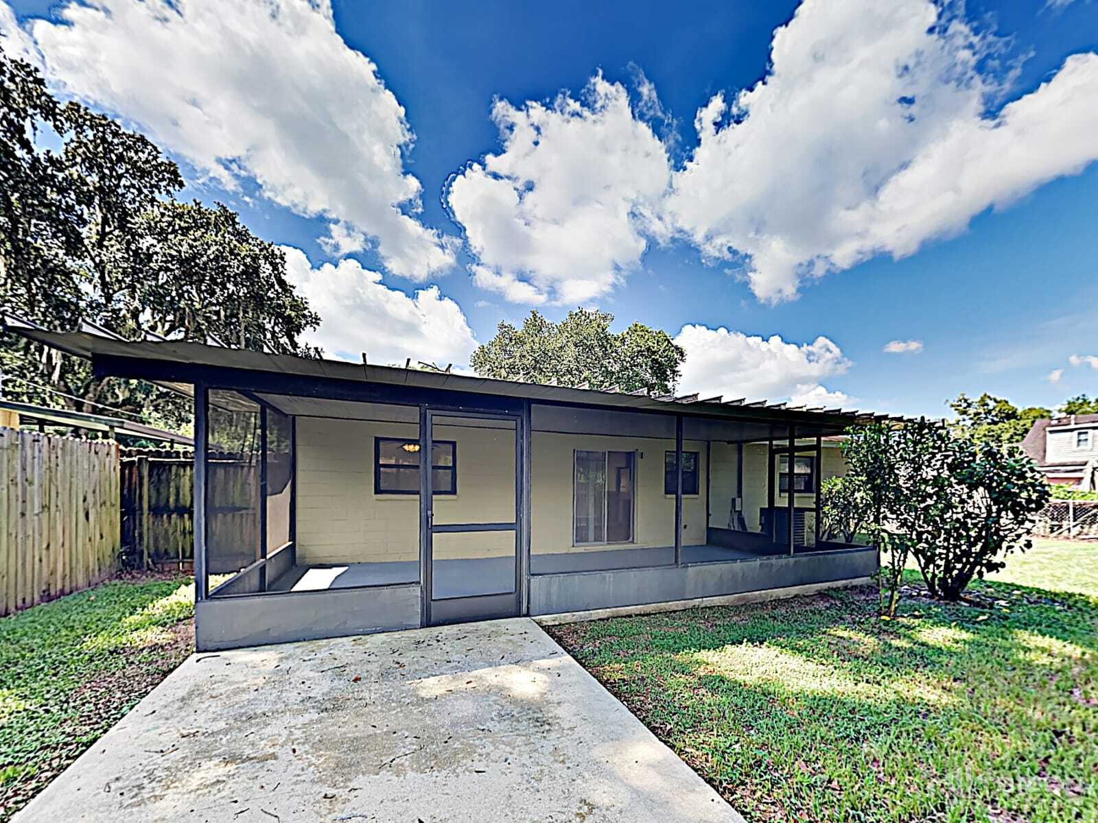 Building Photo - 402 E Clay Ave
