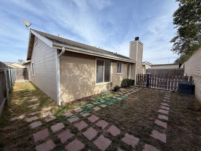 Building Photo - Single Story Home Located Near West Gate D...