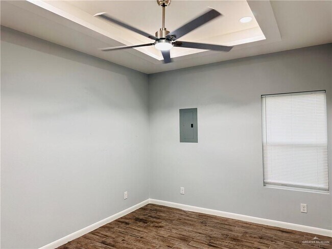 Building Photo - 2304 E Viviana St