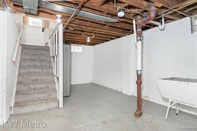 Building Photo - 3340 Edgeworth St