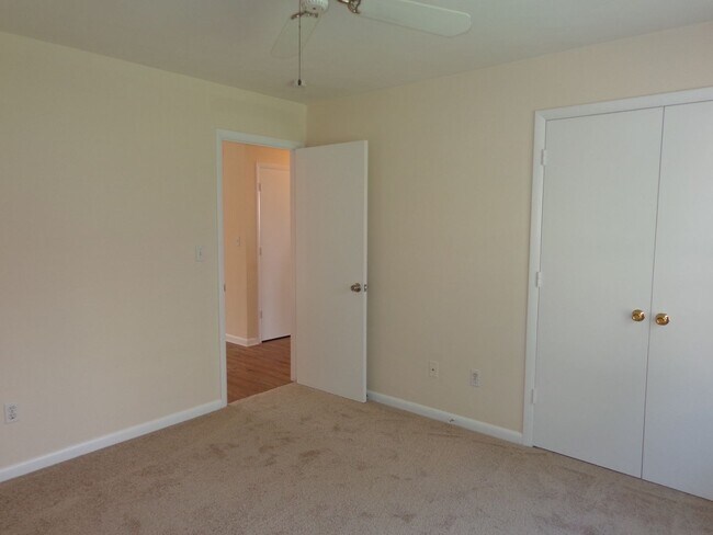 Building Photo - Coronet4636