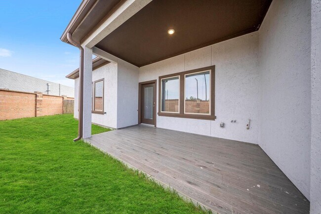 Building Photo - 2015 Olivos St