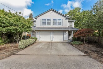 Building Photo - Updated SE Portland Townhome - Near Woodstock