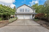 Building Photo - Updated SE Portland Townhome - Near Woodstock