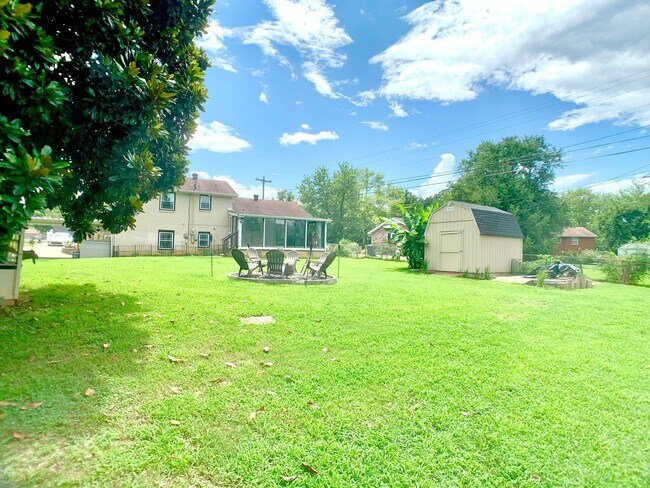 Building Photo - 313 Verdun Dr