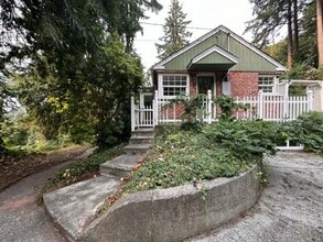 Building Photo - Charming 2 Bed, 1.5 Bath Home with Basement and Sunroom