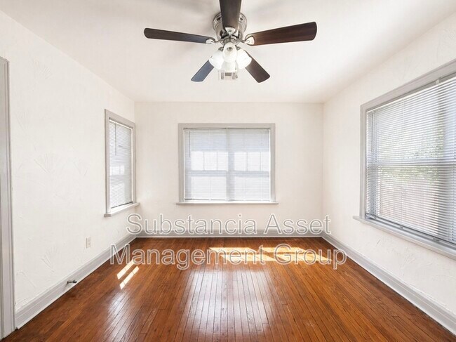Building Photo - 939 East Dr