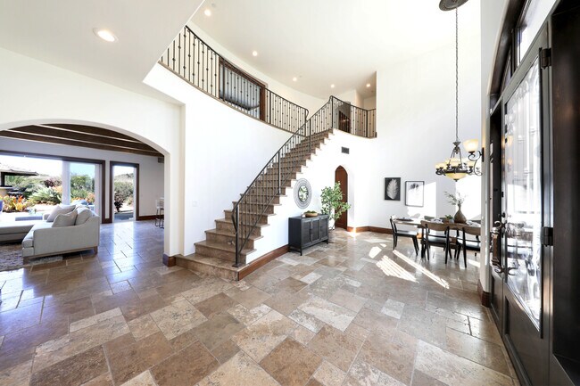 Building Photo - 3811 Vista Blanca