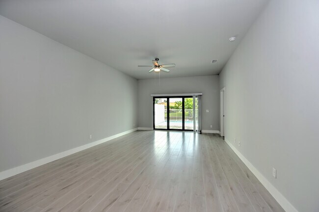 Building Photo - 231 SW 47th Ter