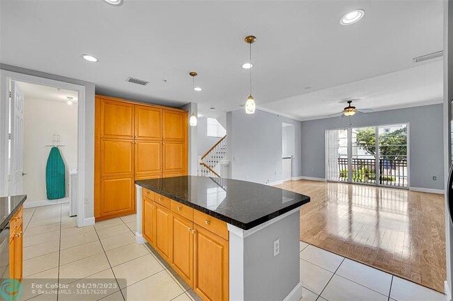Building Photo - 1902 Coral Heights Ct