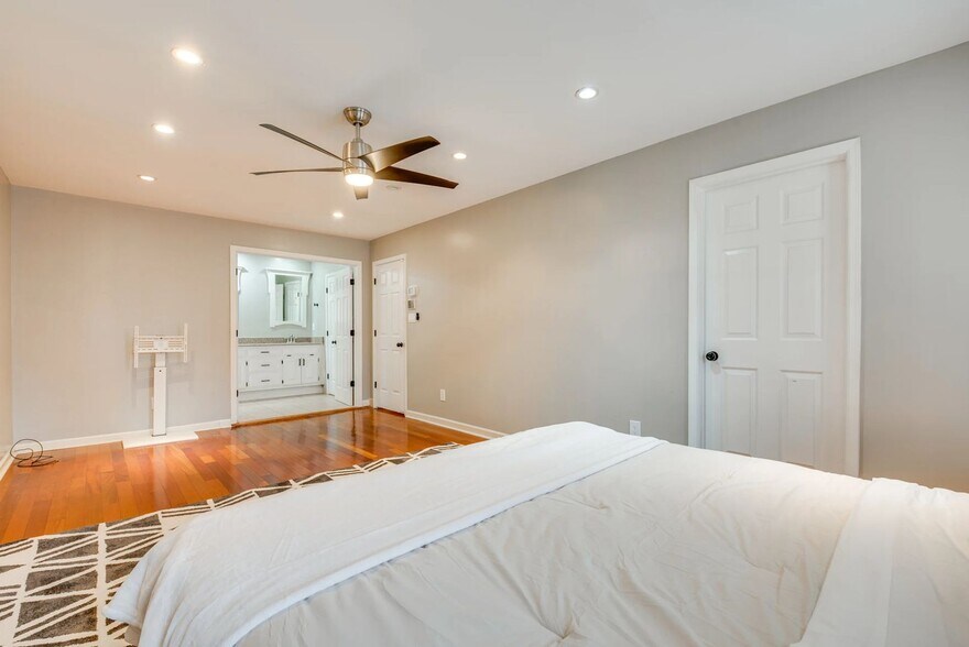 Building Photo - 2093 Breconridge Dr S W
