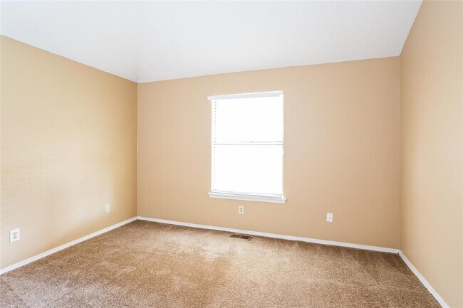 Building Photo - 8412 Breezewood Dr