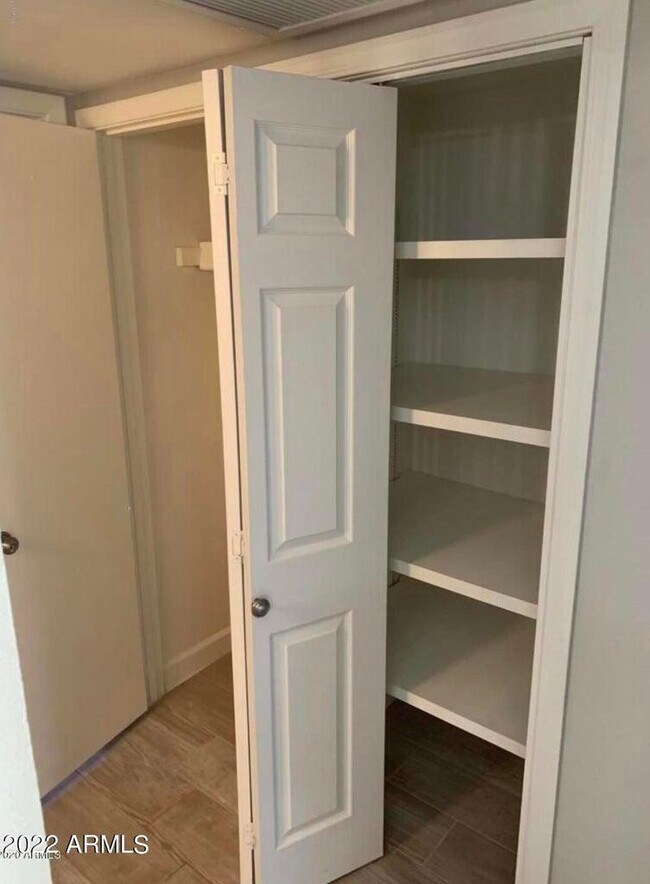 Building Photo - 461 W Holmes Ave