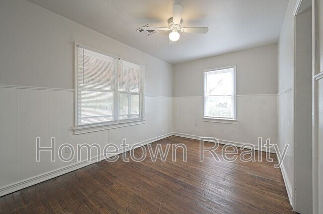 Building Photo - 2805 N Shady Nook Way