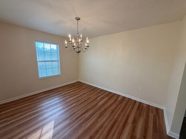 Building Photo - 422 Labrador Ln
