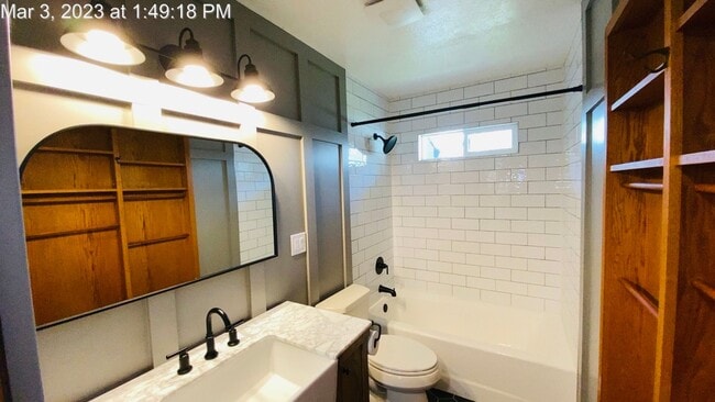 Building Photo - 2329 Moraine Cir