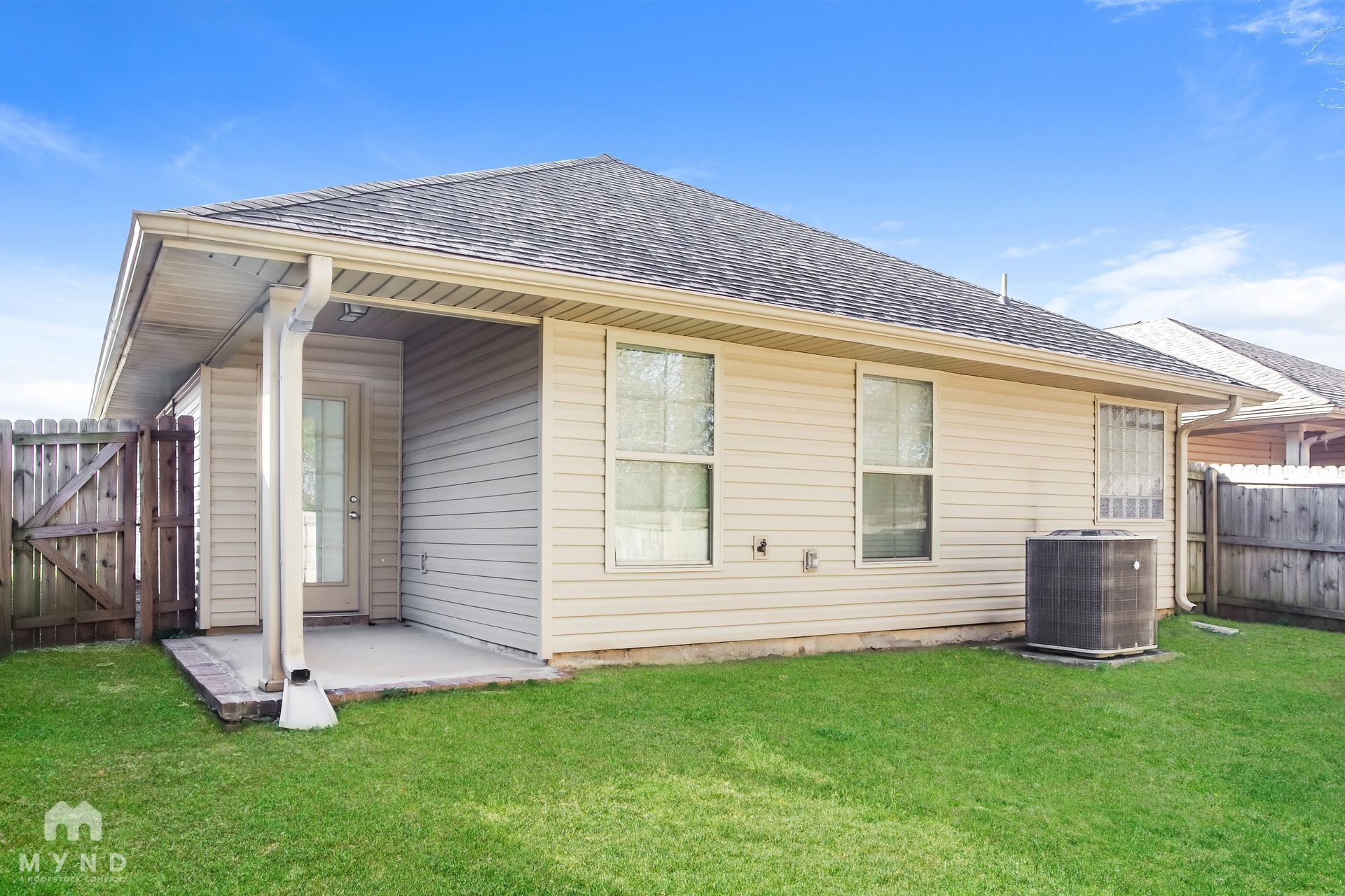 Building Photo - 201 Bermuda Lakes Dr