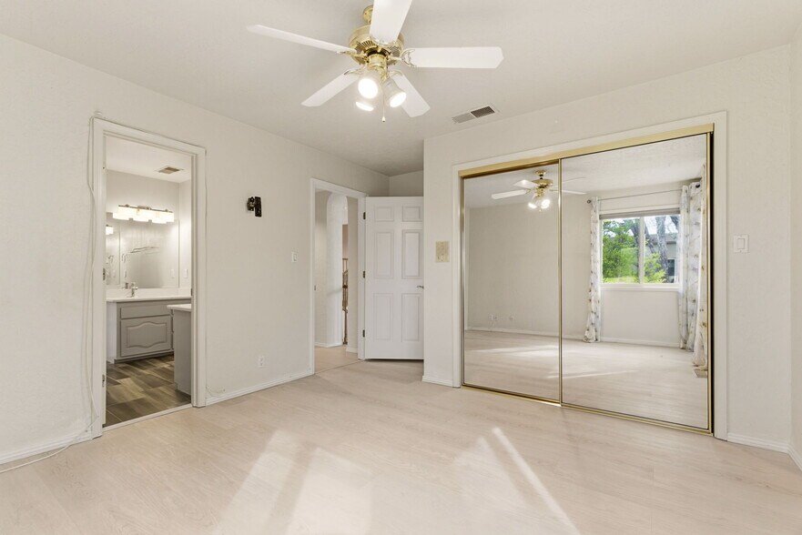 Building Photo - 9706 Tanoan Dr NE