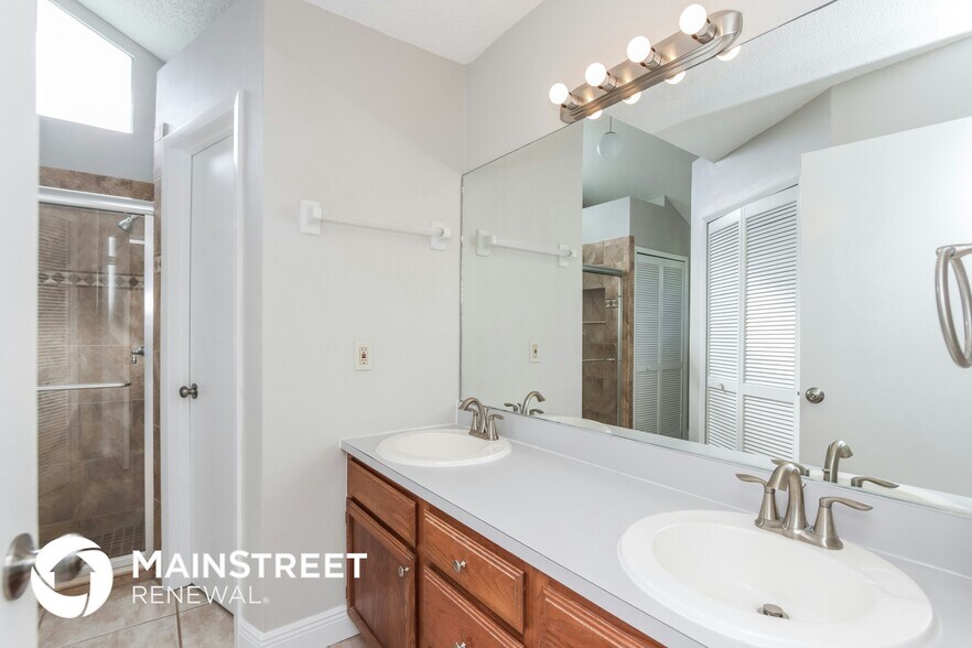 Building Photo - 707 Isar Ave NW