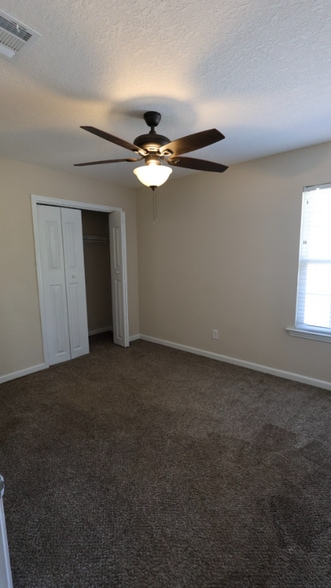 Building Photo - 122 Villa Rd