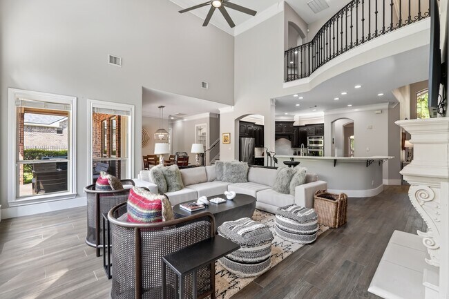 Building Photo - 110 S Veilwood Cir