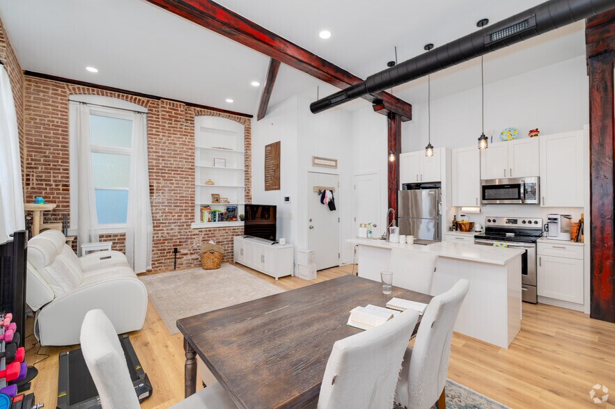 Primary Photo - The Nylon Lofts
