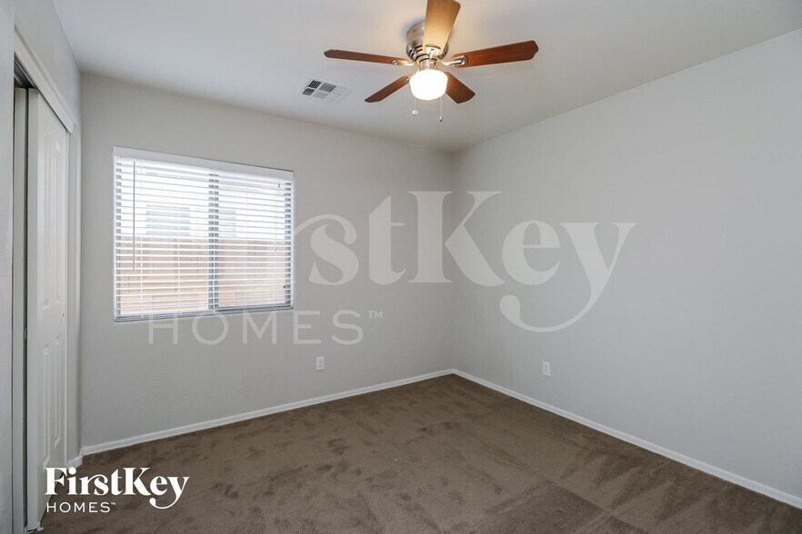Building Photo - 3193 W Sunshine Butte Dr