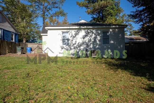 Building Photo - 928 Columbia College Dr