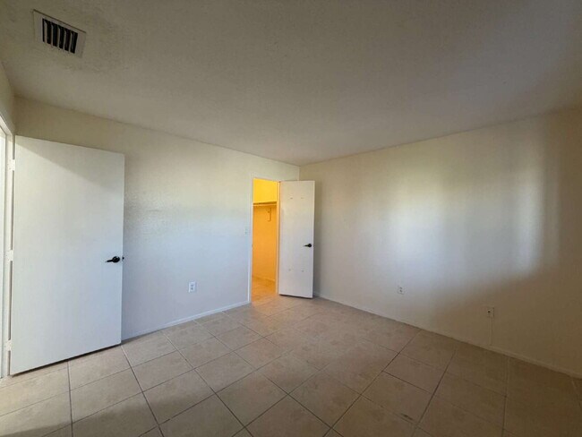 Building Photo - 2-bedroom, 2-bathroom residence located in Punta Gorda Isles