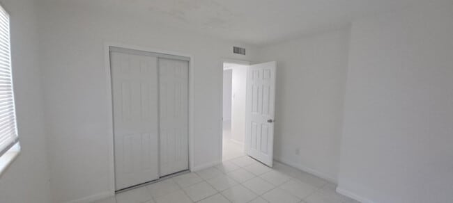 Building Photo - 1810 S 32nd St