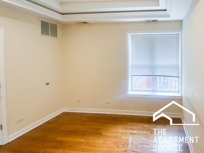 Building Photo - 853 W Cornelia Ave