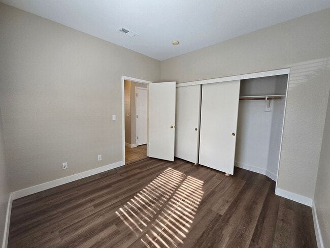 Building Photo - A Fabulous 5 Bedroom Home with 1 Bedroom and 3/4 Bathroom downstairs