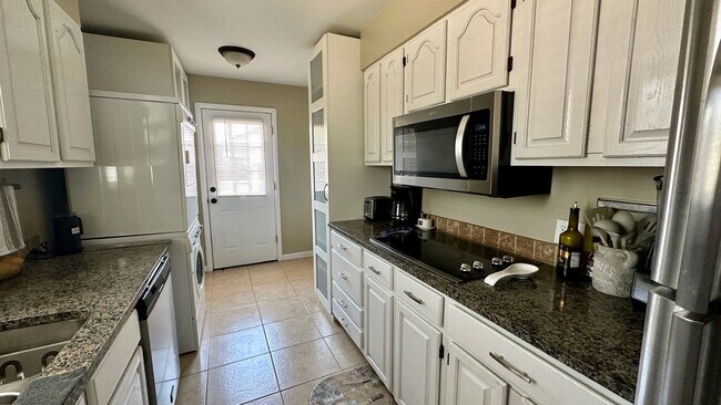 Building Photo - Spacious 5BD/2BA Home in Lakewood, CO- Available July 29th!