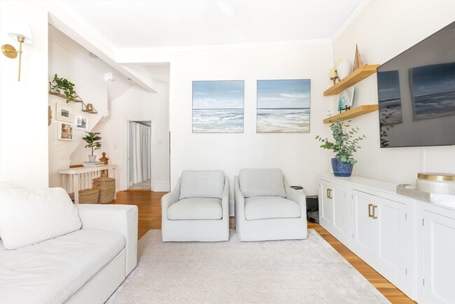 Building Photo - 171 H St