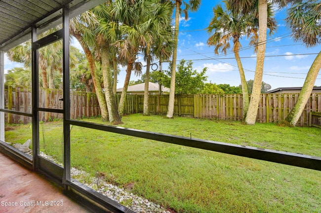 Building Photo - 1723 Stewart Pl