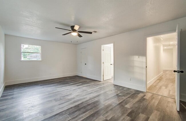 Building Photo - 607 Jeb Stuart Ln