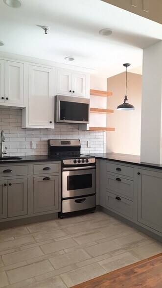 Primary Photo - 155 Orleans St