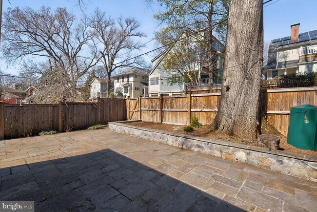 Building Photo - 3365 Runnymede Pl NW