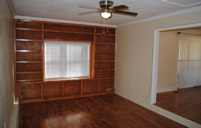 Building Photo - 1830 Wales Dr