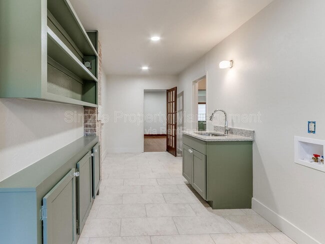 Building Photo - 2529 NW 16th St