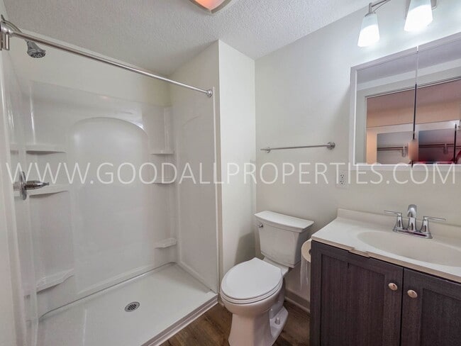 Building Photo - 32357 Homestead Cir