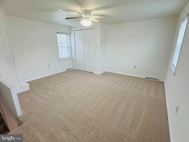 Building Photo - 25 Degrange St