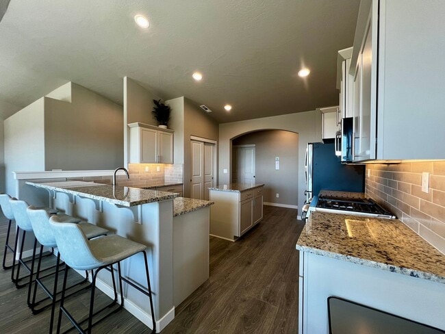 Building Photo - Non-Refundable & Security Deposit Total: $2950.00