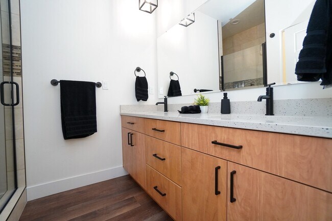 Building Photo - 479 E Violets Cv Ln